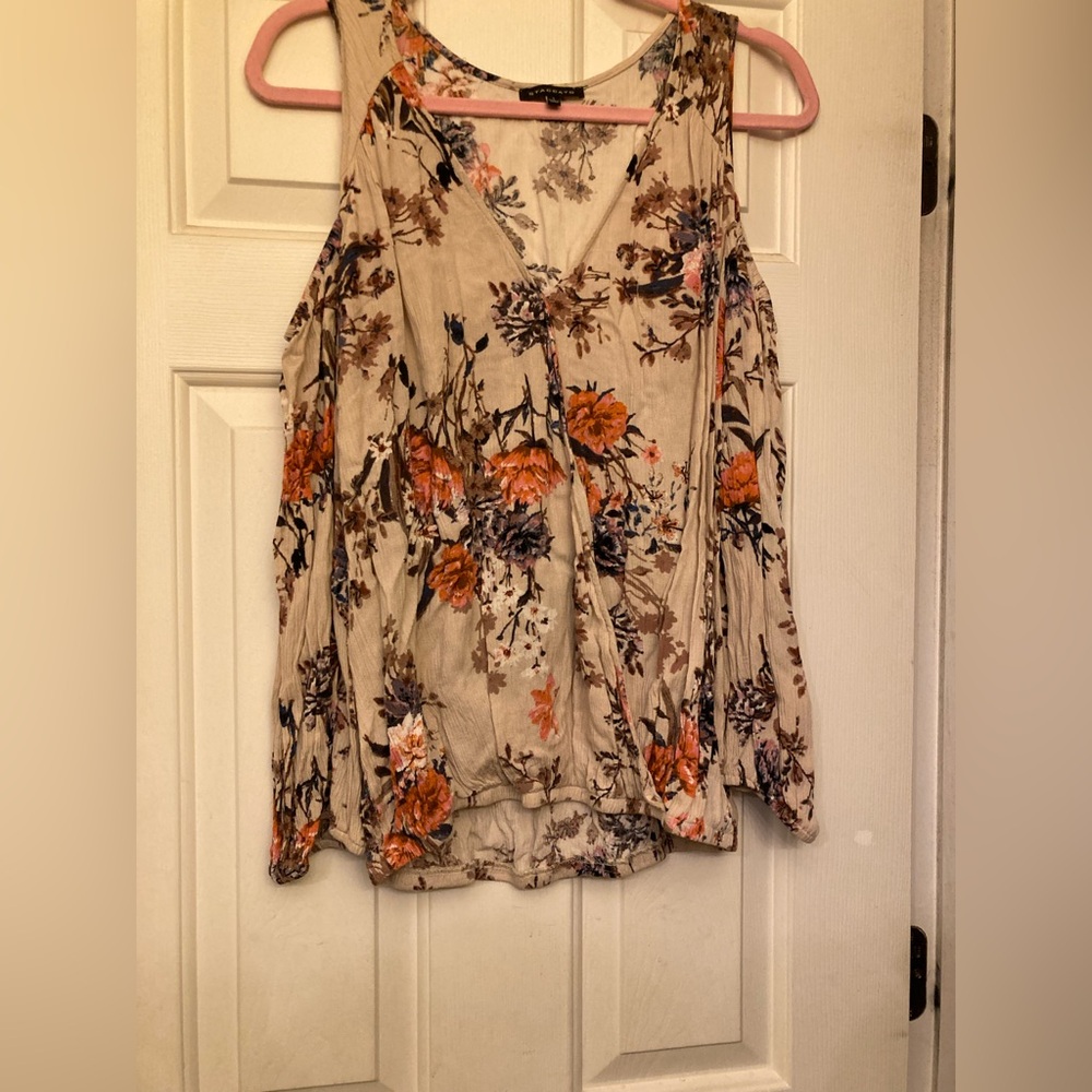 Staccato brand, size large, Floral cold sleeve  Top - cute snd comfy